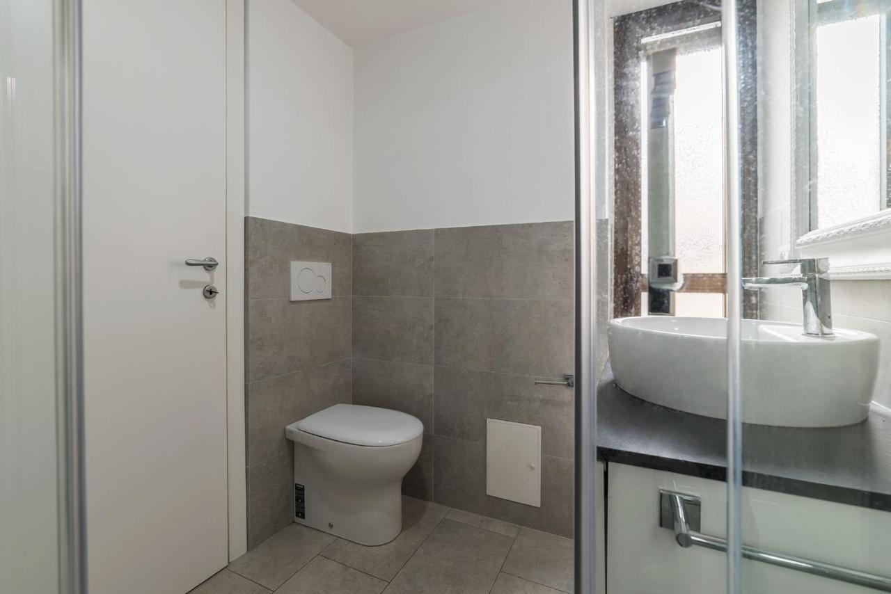 רומא Sant'Angelo Modern Apartment מראה חיצוני תמונה